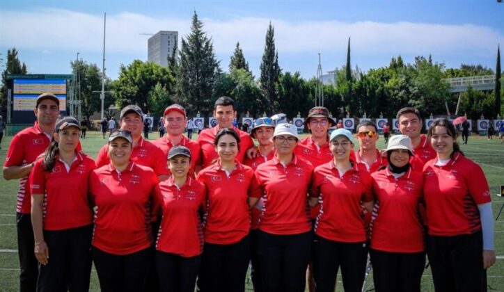Makaralı yay kategorisinde T&uuml;rkiye milli takım sporcuları