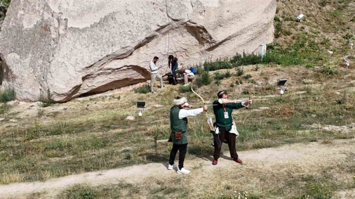 Kapadokya Okçuluk Festivali Uçhisar Parkuru Kapadokya Okçuluk Festivali’nde Uçhisar parkurunda yarışan sporcular